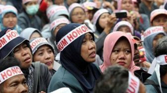 Derita Tenaga Honorer di Bandung Barat, Gaji Dibayar Setengah, Nasib Tak Jelas