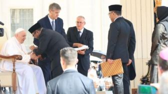 Ingin Tunjukan Keberagaman, Menteri Agama Temui Paus Fransiskus dan Sampaikan Undang ke Indonesia