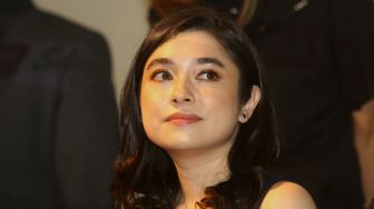 Pemain dalam film Atas Nama Surga, Amanda Rigby ditemui saat gala premiere film terbarunya di Plaza Indonesia XXI, Jakarta, Kamis (9/6/2022). [Suara.com/Angga Budhiyanto]