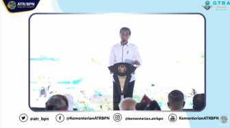 Pembagian Sertifikat Lahan Warga Pernah Tersendat, Jokowi Ungkap Kementeriannya Saling Egois
