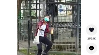 Lagi, Wisatawan Ditarik Monyet saat Akan Selfie di Kebun Binatang