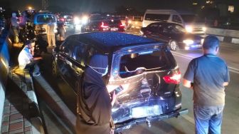 Brakk!! 5 Mobil Terlibat Kecelakaan Karambol di Flyover Purwosari, Ibu Hamil Jadi Korban, Ini Kronologinya