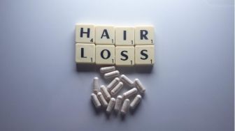 Kenali Perbedaan Hair Fall dan Hair Loss, Mana yang Kamu Alami?