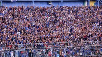 Viral Satu Keluarga Aremania Rayakan Ulang Tahun Anak di Stadion Kanjuruhan: Alhamdulillah Mereka Selamat dari Tragedi