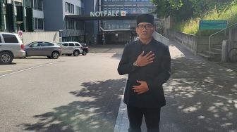 Ridwan Kamil Mandikan Jenazah Eril, Didampingi Langsung oleh Ulama Swiss