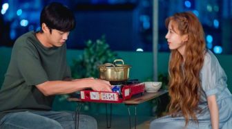 Seohyun dan Na In Woo Saling Puji di Cuplikan Terbaru Drama 'Jinxed At First'