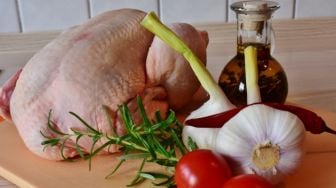 Harga Daging Ayam di Agam Merangkak Naik, Rp 70 Ribu per Ekor