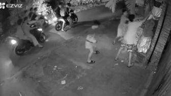 Segerombolan Remaja Curi Banten Daksina di Buleleng Terekam CCTV Membuat Warga Geram