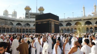 Periksa Kesehatan Jemaah Haji, KKHI Madinah Ingatkan Bahaya Cuaca Panas