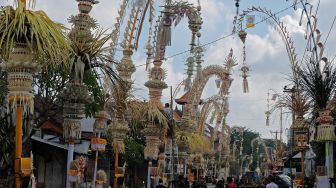 Kemeriahan Festival Penjor di Bali
