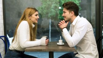 4 Tindakan yang Perlu Kamu Lakukan Ketika Mengetahui Sifat Asli Pasangan