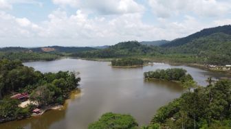 Menikmati Panorama Danau Sebedang di Sambas, Unik dengan Pulau di Tengahnya