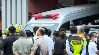 Jenazah Eril Dalam Perjalanan ke Bandung, Diperkirakan Sampai Gedung Pakuan 2 Jam Lagi