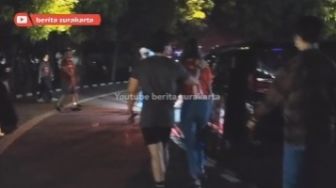 Kaesang Pangarep Kepergok Rangkul Cewek Saat Nonton Persis Solo, Warganet: Kalau Dilihat Sekilas Itu Erina Sofia Gudono