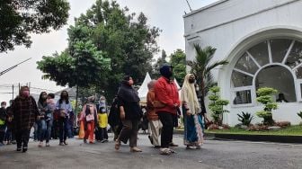 Tukang Nasi Goreng Ini Bersaksi Kedermawanan Eril Saat Takziah di Gedung Pakuan; Pas Corona, Dia Datang Berikan Bantuan