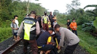 Tidur Pulas di Perlintasan Kereta Api, Pemuda Asal Kebonpedes Nyaris Tewas Usai Terserempet KA Sukabumi-Cipatat