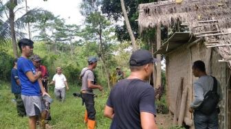 Ditemukan Dalam Gubuk di Tengah Hutan Bersama Dua Orang Lelaki, Anak Perempuan Ini Diduga Jadi Korban Penculikan