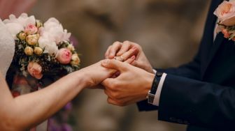 Sudah 34 Tahun Berumah Tangga Baru Tahu Pernikahannya Tak Sah, Pasangan Ini Bikin Geger Minta Nikah Ulang