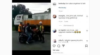 Viral Pengendara Motor Ngotot Terobos Pintu Perlintasan KA, Padahal Sudah Disetop Petugas