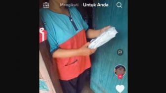 Antar Paket ke Rumah Warga, Kurir Malah Goda Penerima Paket