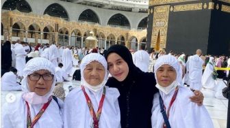 Nadya Arifta Pergi Ibadah Umrah Sendiri, Hubungan Asmara dengan Kaesang Pangarep Kandas?