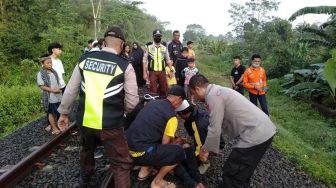 Tertidur Pulas di Rel, Pemuda Ini Diserempet Kereta Api Hingga Terseret