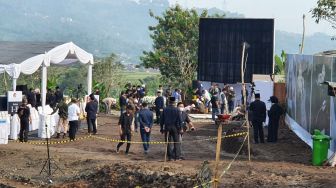 LIVE STREAMING: Prosesi Pemakaman Emmeril Kahn Mumtadz di Cimaung Bandung