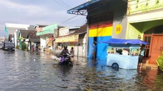 Sejumlah Wilayah di Surabaya Kebanjiran Setelah Hujan Mengguyur Malam dan Pagi Tadi