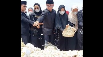 Hadiri Pemakaman Anak Ridwan Kamil, Bima Arya: Semoga Almarhum Eril Menjadi Ahli Surga