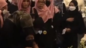 Bikin Sedih! di Depan Peti Jenazah Eril, Nabila Ishma Nurhabibah Ajak Bicara Sambil Menangis