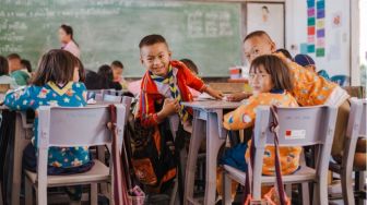4 Manfaat Kegiatan Piket Kelas di Sekolah bagi Anak