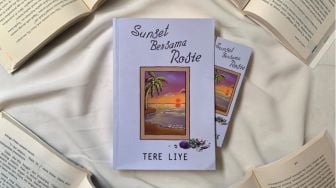 Memahami Takdir Hidup Lewat Novel 'Sunset Bersama Rosie'