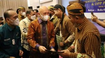 Menteri Teten Serahkan NIB ke 1.000 UMKM Binaan Pujakesuma di Sumatera