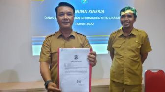 Ada Keributan Apa? Pejabat Diskominfo Surabaya Sampai Harus Teken Kontrak 'Siap Mundur' dengan Wali Kotanya