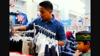 Puluhan Anak Yatim Ini Kaget Usai Tahu Kakak Baik yang Pernah Mengajak Mereka Belanja ke Mall adalah Eril