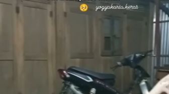 Video Viral Cewek Curhat Ditinggalin Cowok karena Rumahnya Kayu, Padahal Harganya...