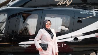 Bak Lady Boss, Simak Gaya Aurel Hermansyah Turun dari Helikopter Sembari Dikawal Dua Bodyguard