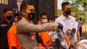 Iming-iming Paket Data, Ayah Tiri Tega Garap Anak di Bawah Umur