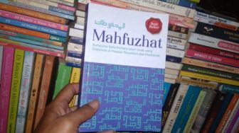 Pentingnya Bersikap Tawadhu dalam Buku 'Mahfuzhat'