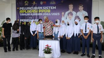 PPDB SMA/SMK Negeri Jateng Resmi Dibuka, Gubernur Ganjar: Jaga Integritas!