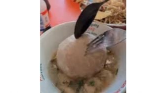 Makan Bakso Jumbo di Warung Pas Dibuka Begini, Warganet: Malah Prot Prot