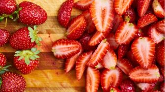 5 Manfaat Mengonsumsi Buah Stroberi bagi Kesehatan