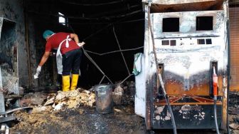 SPBU Mini di Sidoarjo Terbakar Habisi Kios Sembako, 2 Orang Tewas