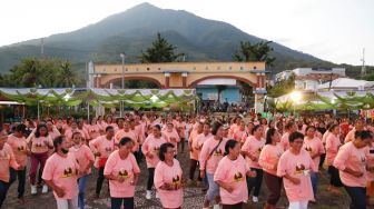 Ratusan Emak-emak di NTT Beri Dukungan untuk Ganjar Pranowo