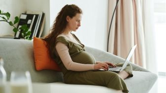 Pilu! Kelelahan Bekerja, Wanita Curhat Bayinya Harus Lahir Prematur dan Meninggal: Apa Atasan Bisa Dipidanakan?