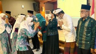 188 Calon Jemaah Haji dari Denpasar Dilepas Untuk Berangkat ke Tanah Suci