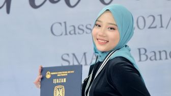 10 Potret Putri Ridwan Kamil Lulus SMA, Diajak Keliling Naik Vespa