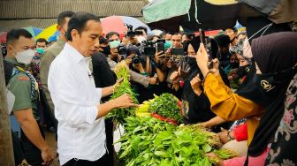 Presiden Jokowi Datang ke Pasar Baros Serang, Bagikan BLT ke Warga dan Pedagang