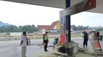 Tabrak Dispenser SPBU di Rest Area Tol Lampung hingga Terbakar, Truk Ini Kini Dicari Polisi