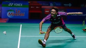 Pebulu tangkis ganda putra Indonesia Fajar Alfian dan Muhammad Rian Ardianto saat bertanding melawan ganda putra China Liu Yu Chen dan Ou Xuan Yi dalam babak 8 besar East Ventures Indonesia Open 2022 di Istora Senayan, Jakarta Pusat, Jumat (17/6/2022). [Suara.com/Alfian Winanto]